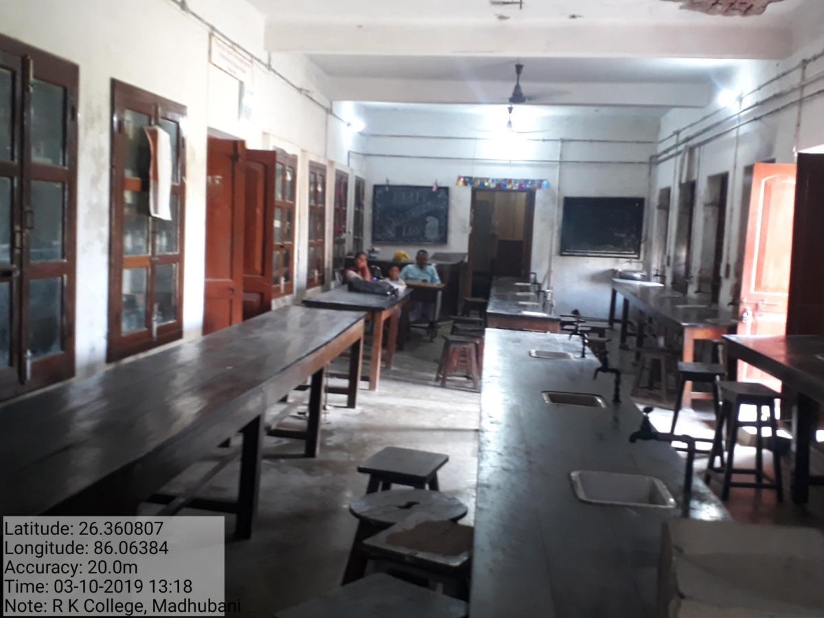 CLASS_ROOM_-20879c.jpg